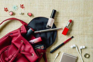 Üstten Görünüm kadınların çanta malzeme kadın kozmetik aksesuarlar