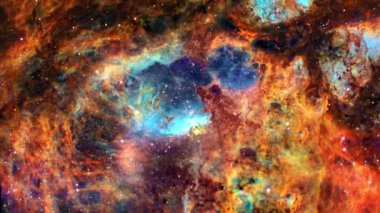 NGC6357 Istakoz Nebulası. Uzay uçuşundan yıldız alanı Galaksi ve Nebula derin uzay keşfine. NGC 6357 'ye 4K 3D Uçuş NGC 6334 yakınlarındaki Istakoz Bulutsusu dağılıyor. NASA görüntüsüyle döşenmiş.
