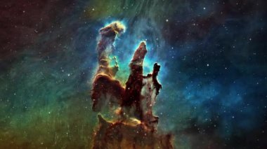Uzay yolculuğu Kartal Nebulası 'na. Uzay uçuşundan yıldız alanı Galaksi ve Nebula derin uzay keşfine. Kartal Bulutsusu Messier 16 'ya 4K 3D uçuş. NASA görüntüsü tarafından desteklenen elementler.