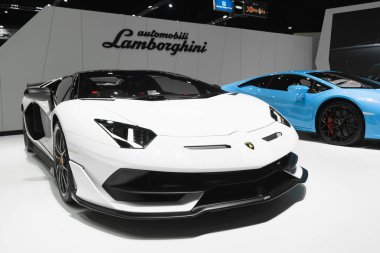 BANGKOK, THAILAND - 2021 Nisan 01: Lamborghini Aventador SVJ Roadster Motor Show, Bangkok, Tayland 'da sergileniyor. Lamborghini 'nin en pahalı 6.5 litrelik V12 motoru 759 beygir gücü.