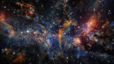 Dış uzayda parlayan Samanyolu Galaksisi 'ne doğru kusursuz bir galaksi keşfi. Parlayan Kuğu Hilal Swift6023 'ün 4K döngü animasyonu. NASA görüntüsü tarafından desteklenen elementler.