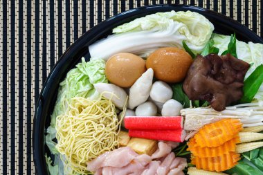 Tay tarzında Shabu veya Sukiyaki madde ham madde