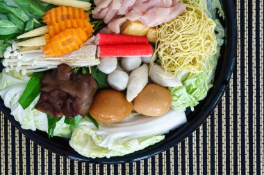 Tay tarzında Shabu veya Sukiyaki madde ham madde