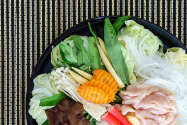 Tay tarzında Shabu veya Sukiyaki madde ham madde