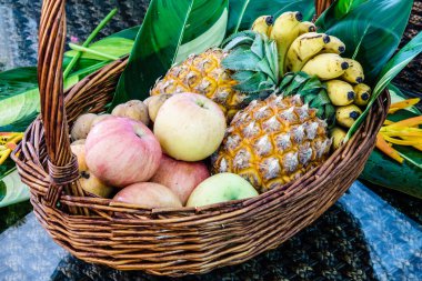 Sepette taze meyveler