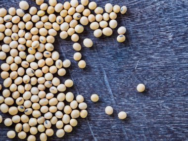 Soya fasulyesi üzerinde ahşap 