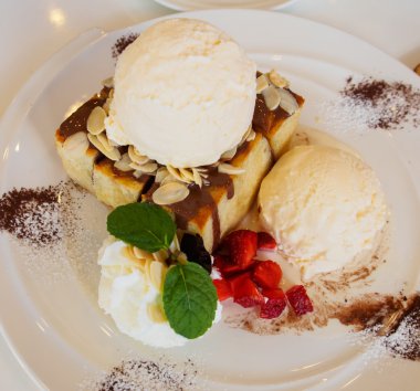 Bal tost dondurma ve beyaz yemek ekmek