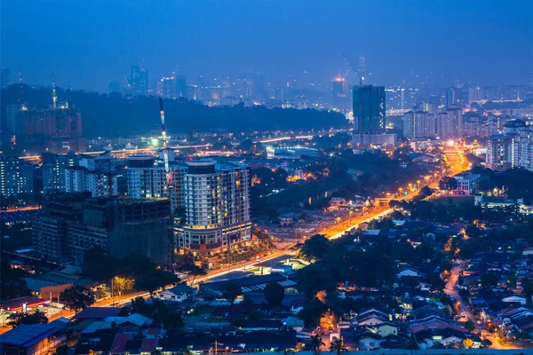 Kuala Lumpur skyline 's nachts — Stockfoto