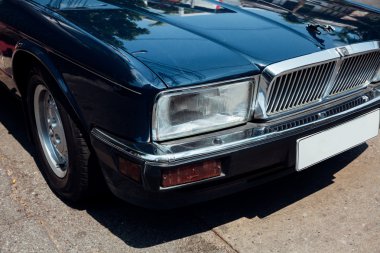 Jaguar Sovereign Bangkok sokağa park etti.