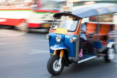 Tuk-tuk kişini kaydırma