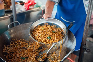 Erişte tabak içinde ateş