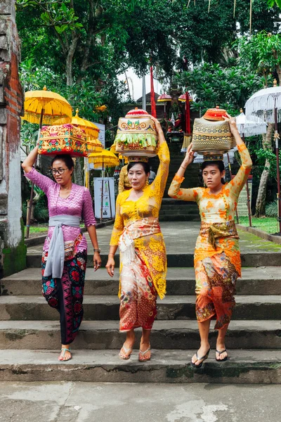 Sepet kafasına kadınlarla