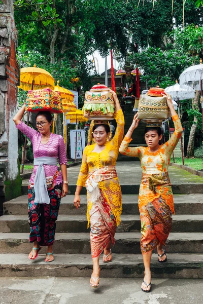 Sepet kafasına kadınlarla