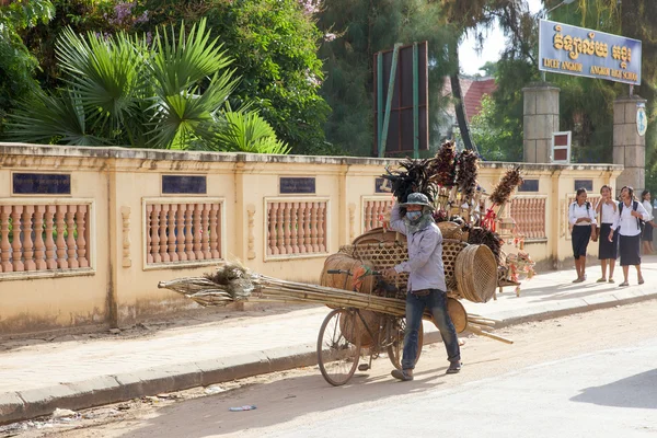 Vendeur cambodgien de rue — Photo