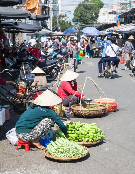 Women are selling greens at the market street — Stock Photo, Image