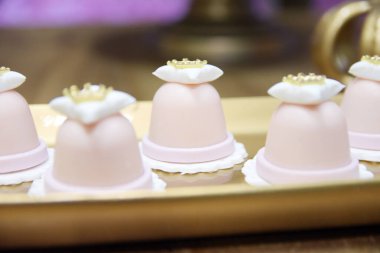 Parti dekorasyonu için ev yapımı şeker.