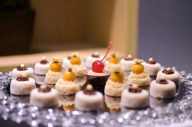 Parti dekorasyonu için ev yapımı şeker.