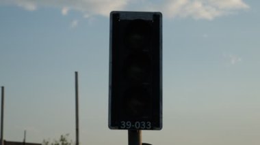Parlayan Sola Dönüş Trafik Işığı