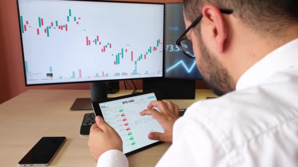 Amors Plan de la Bourse de valeurs sur la tablette — Video