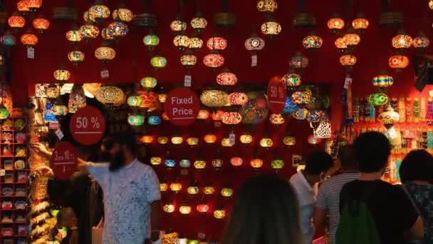 Loja de lâmpadas, loja de lâmpadas no grande bazar, câmera lenta — Vídeo de Stock