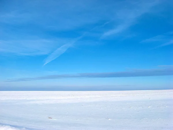 Winter Steppe Sneeuw Lucht Met Wolken Een Heldere Dag Zonder — Stockfoto