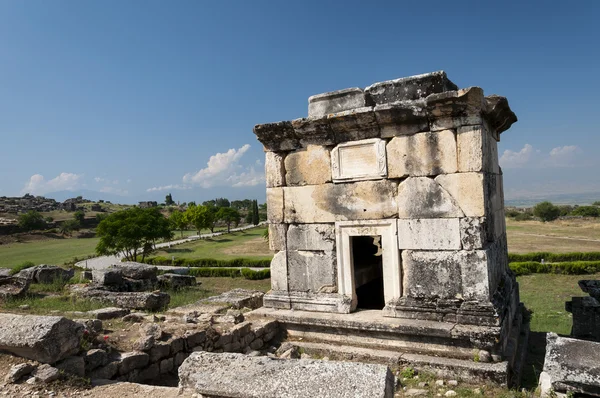 As ruínas da Necrópole Northem de Hierápolis, Turquia — Fotografia de Stock