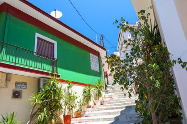 Samos Town yeşil evde. Yunanistan