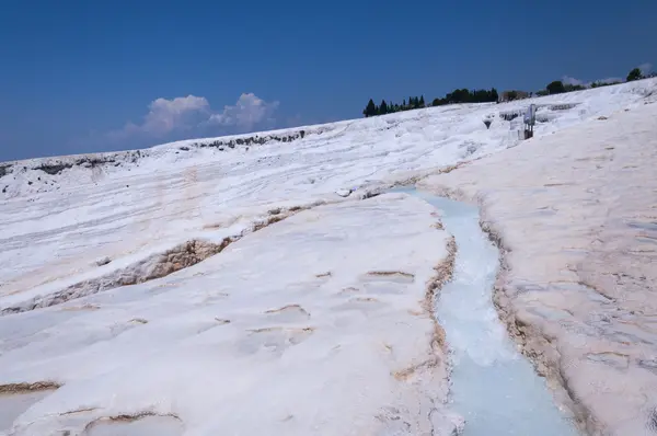 Piscinas y terrazas naturales de travertino en Pamukkale, Turquía — Foto de Stock