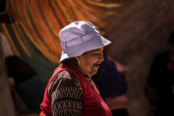 Типичная коренная женщина из южно-американской пуны. Жужуй, Аргентина.