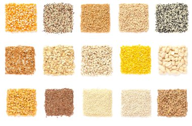 Beyaz zemin üzerinde kuru organik tahıl ve kare şeklinde tahıl tohumu koleksiyonu. Sağlıklı ya da diyet gıda malzemesi ya da tarım ürünü kavramı için 