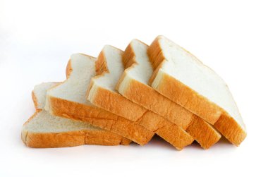 Beyaz arka planda bir grup ev yapımı lezzetli ekmek kahvaltı ya da sağlıklı gıda malzemesi için hazır.