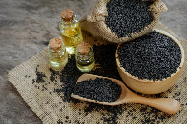 Closed Dry Organic Black Sesame Seed Pile Wooden Bowl Spoon — Stock Photo, Image