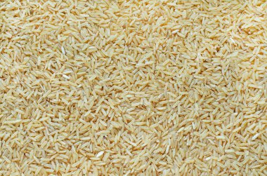 Temiz gıda veya tarımsal ürün konsepti için kuru organik esmer pirinç arka planının en üst görünümü