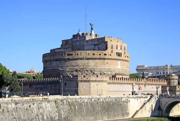 РИМ, ИТАЛИЯ - 20 ДЕКАБРЯ 2012: Castel Sant Angelo and Tiber River. Рим, Италия — стоковое фото