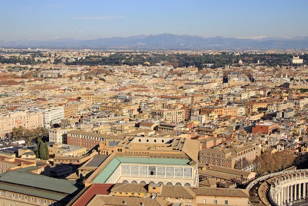 Rzym, Włochy - 20 grudnia 2012: Widok Rzymu od Bazyliki Świętego Piotra, Rzym, Włochy — Zdjęcie stockowe