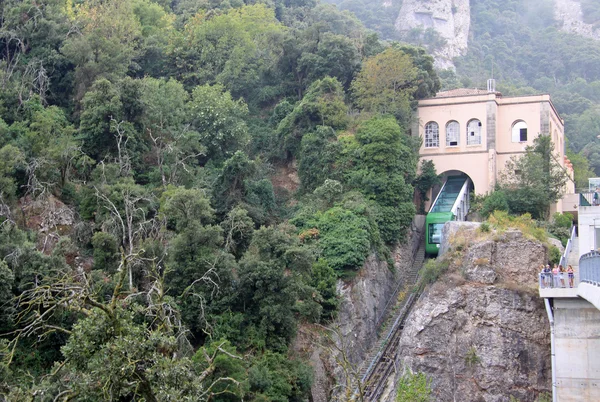 MONTSERRAT, SPAIN - AUGUST 28, 2012: Funicular de La Santa Cova ved benediktinerklosteret Santa Maria de Montserrat – stockfoto
