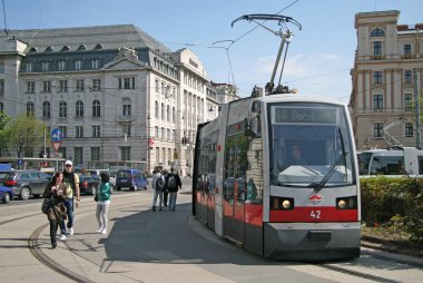 Vienna, Avusturya - 22 Nisan 2010: Tramvaya Wahringer Strasse Viyana, Avusturya