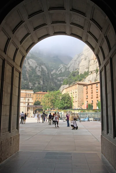 Μοντσερράτ, Ισπανία - 28 Αυγούστου 2012: Αβαείο Βενεδικτίνων Santa Maria de Montserrat στην Μονιστρόλ de Montserrat, Ισπανία — Φωτογραφία Αρχείου