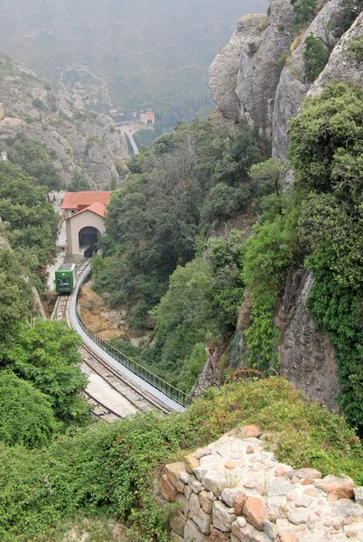 MONTSERRAT, ESPANHA - 28 de agosto de 2012: Funicular de La Santa Cova na Abadia Beneditina de Santa Maria de Montserrat — Fotografia de Stock