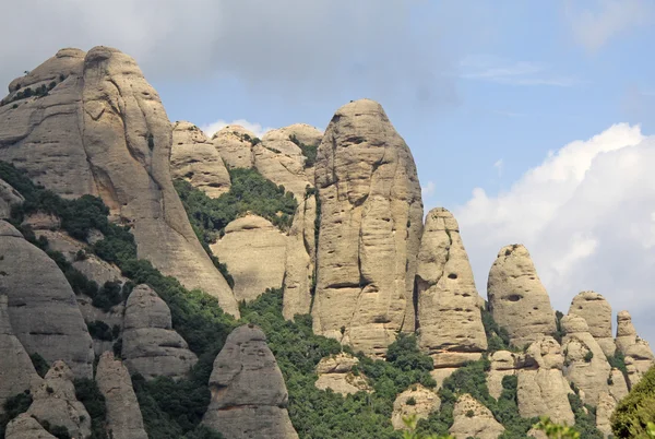 MONTSERRAT, SPAGNA - 28 AGOSTO 2012: Montserrat Mountains near Benedictine abbey Santa Maria de Montserrat in Monistrol de Montserrat, Spagna — Foto Stock