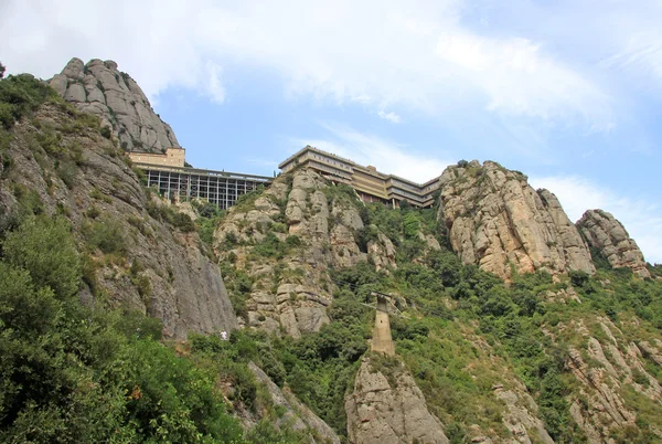 MONTSERRAT, ESPANHA - 28 DE AGOSTO DE 2012: Abadia beneditina de Santa Maria de Montserrat em Monistrol de Montserrat, Espanha — Fotografia de Stock