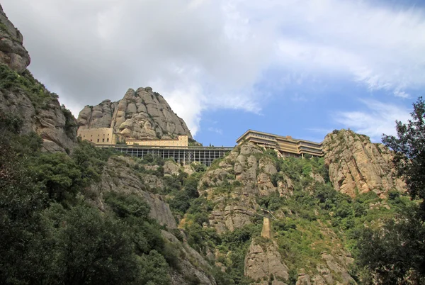 Montserrat, Spanyolország - augusztus 28, 2012: A bencés apátság Santa Maria de Montserrat Monistrol de Montserrat, Spanyolország — Stock Fotó