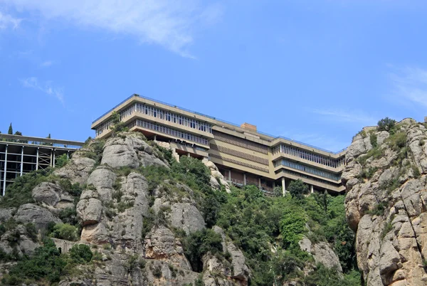 Μοντσεράτ, Ισπανία - 28 Αυγούστου 2012: The Benedictine Αβαείο Santa Maria de Montserrat στην Μονιστρόλ de Montserrat, Ισπανία — Φωτογραφία Αρχείου