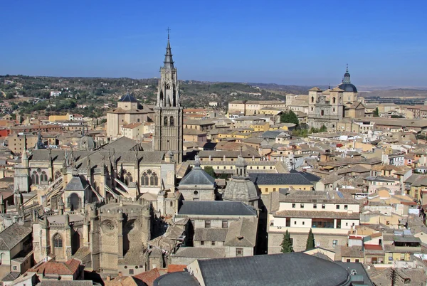 Toledo, Spanien - 24 augusti 2012: Flygfoto över Toledo. Toledos katedral — Stockfoto
