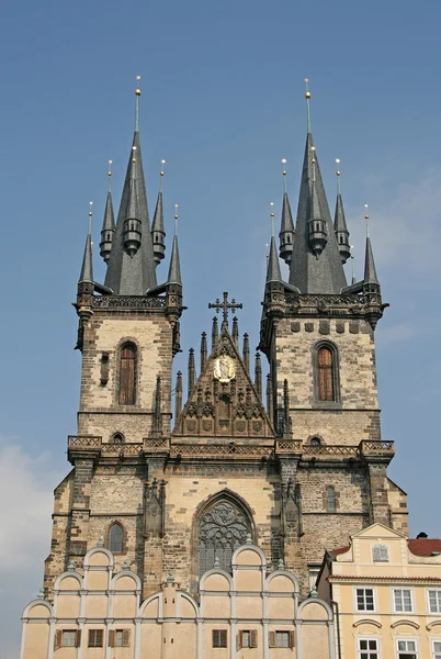 Prag, Tjeckien - April 16, 2010: Vårfrukyrkan Innan Tyn, Prag, Tjeckien — Stockfoto