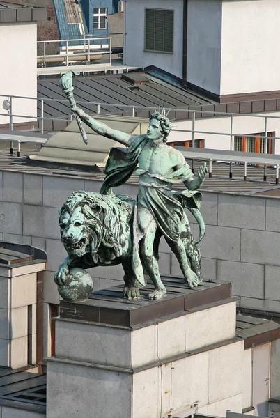 PRAGUE, CZECH REPUBLIC - APRIL 16, 2010: Statue on the top of Czech National Bank, view from Powder Tower — Stock Photo, Image