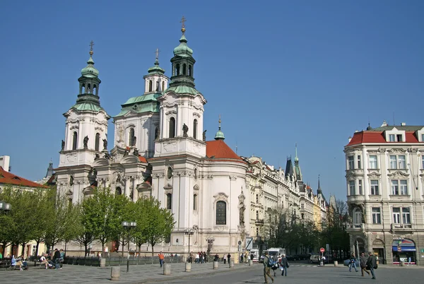 Prague, Republika Czeska - 19 kwietnia 2010: kościoła św Mikołaja w Prague, Republika Czeska — Zdjęcie stockowe