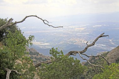Montserrat, İspanya - 28 Ağustos 2012: Montserrat dağlar Benedictine abbey Santa Maria de Montserrat Monistrol de Montserrat, İspanya yakınındaki
