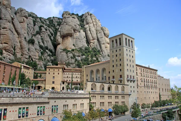 MONTSERRAT, ESPAGNE - 28 AOÛT 2012 : Abbaye bénédictine Santa Maria de Montserrat à Monistrol de Montserrat, Espagne — Photo