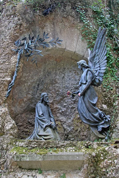 Montserrat, Hiszpania - 28 sierpnia 2012: Ofjesus posąg Chrystusa w pobliżu Opactwo Benedyktynów Santa Maria de Montserrat w Monistrol de Montserrat, Hiszpania — Zdjęcie stockowe